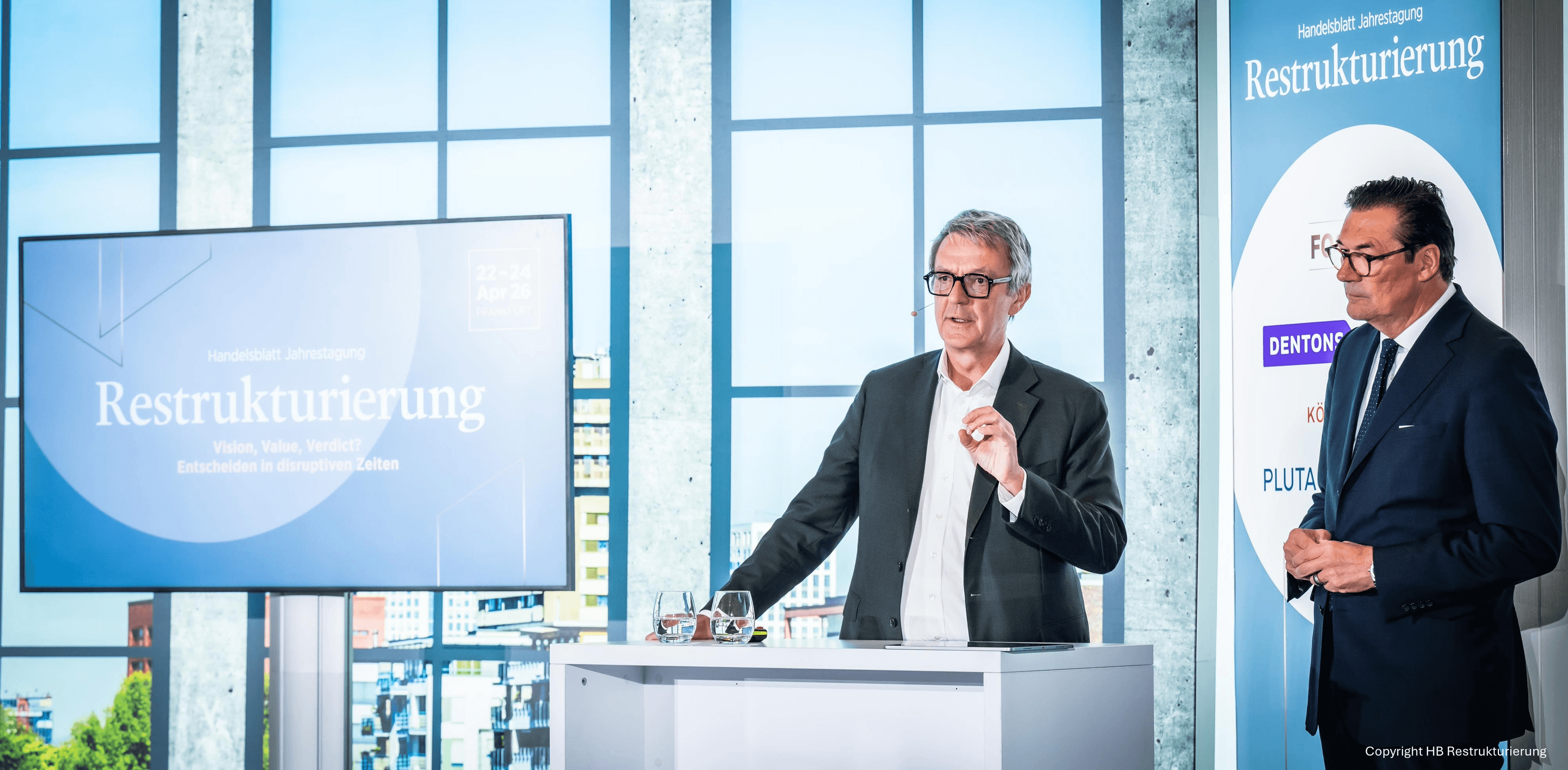 Arndt Geiwitz von SGP Schneider Geiwitz und Bernd Richter von Pluta im Paneltalk zum Thema "Shareholding as a Service - Der Sanierungsgesellschafter als aktiver Gestalter"